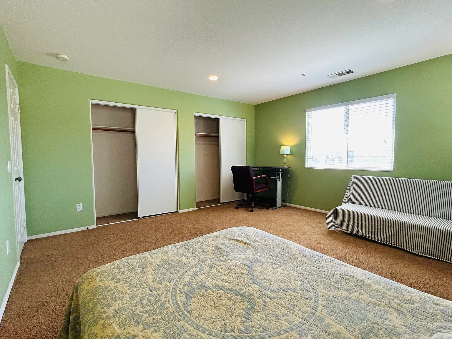 6 bed, 3900 sqft, $830 — Photo 2