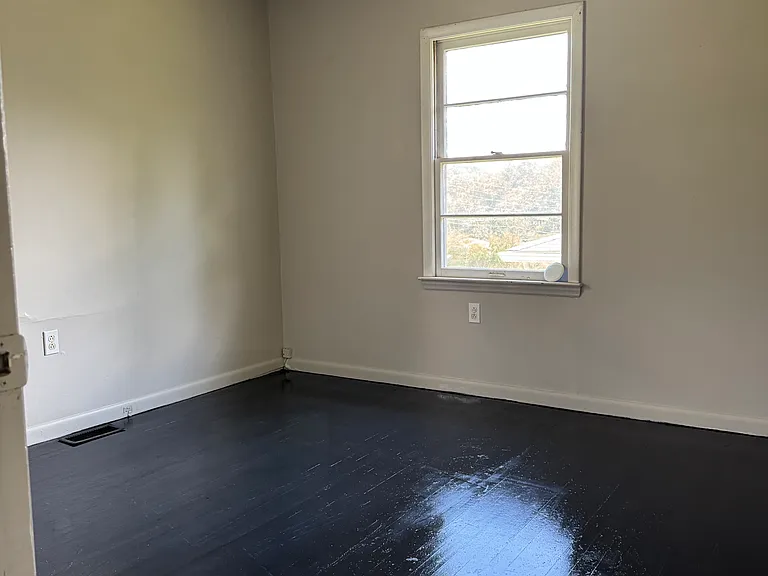126 Marion St SE — Photo 4