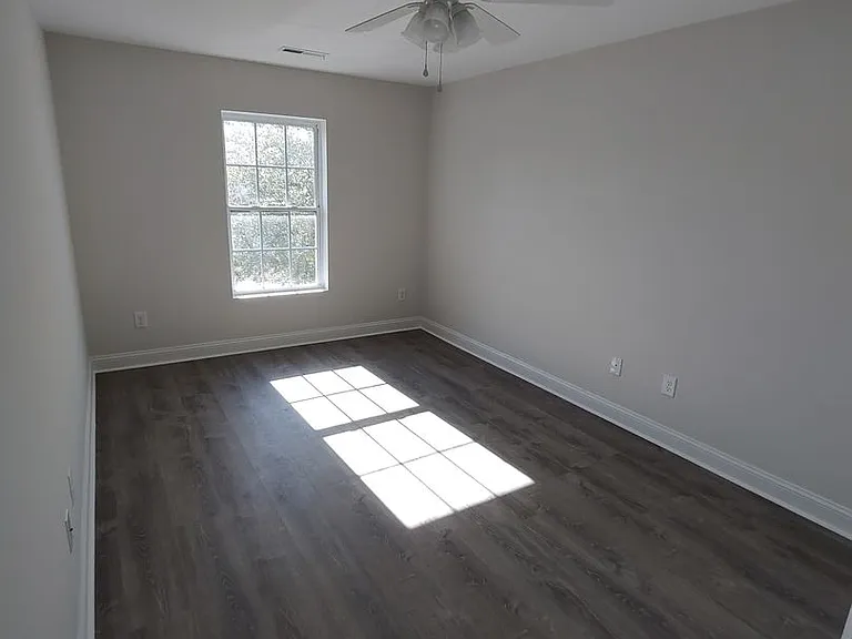 1046 Fairway Ln — Photo 12