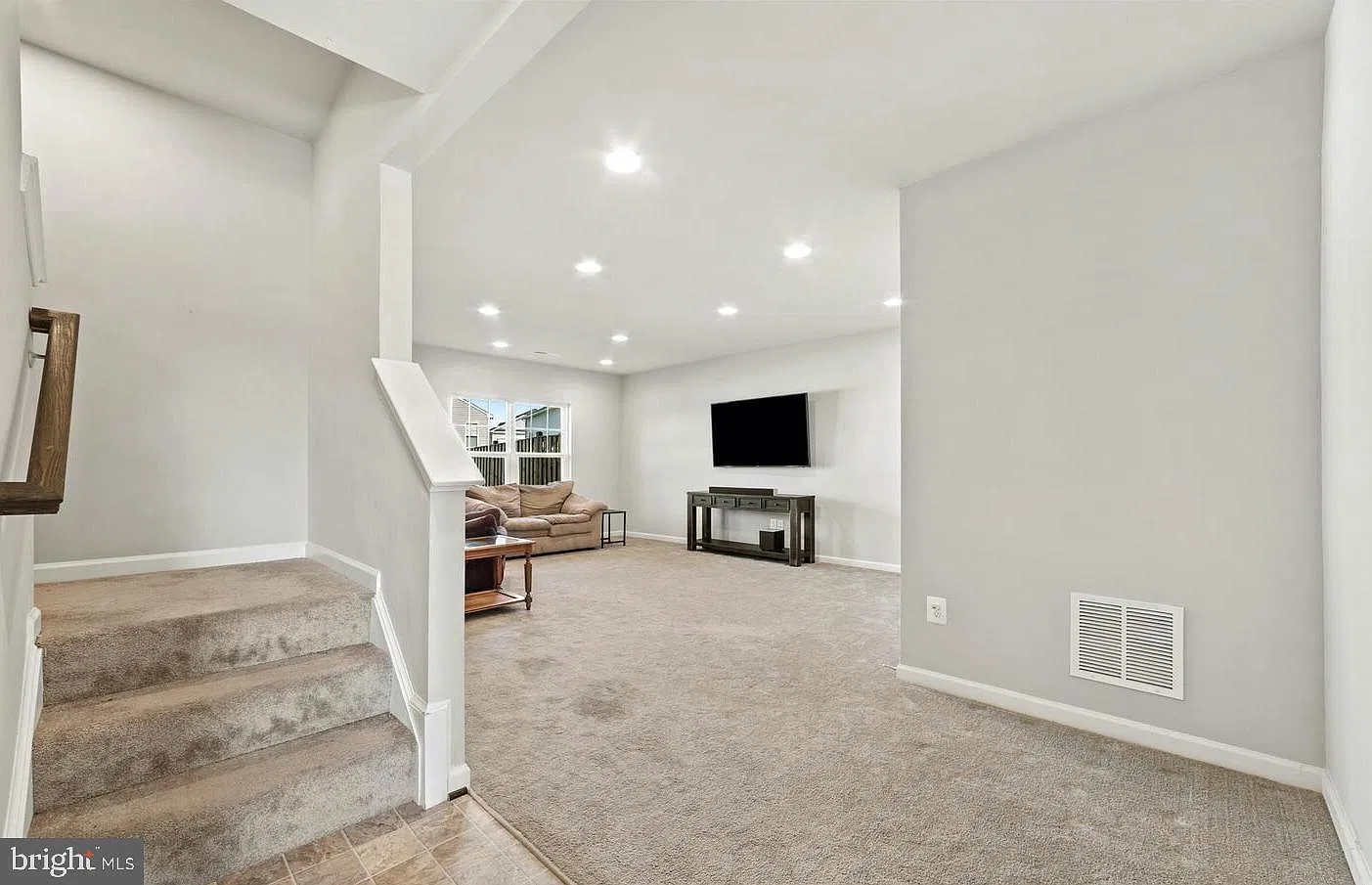 3 bed, 3.5 bath, 2682 sqft, $2,199 — Photo 2