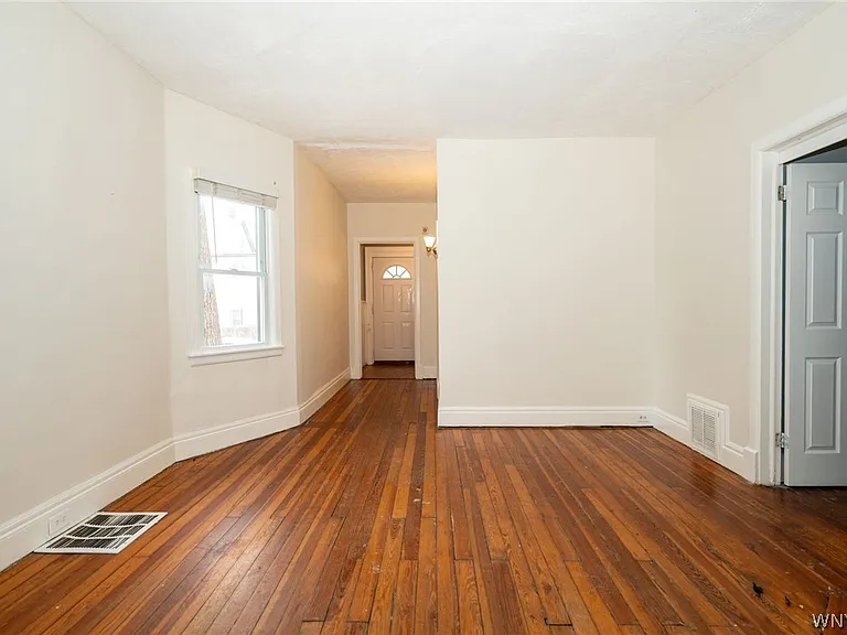 11 Hoyt St — Photo 10