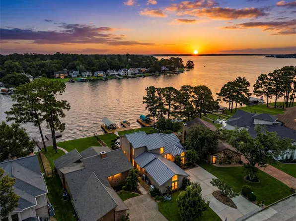 12414 Lake Shore Dr, Montgomery, TX 77356