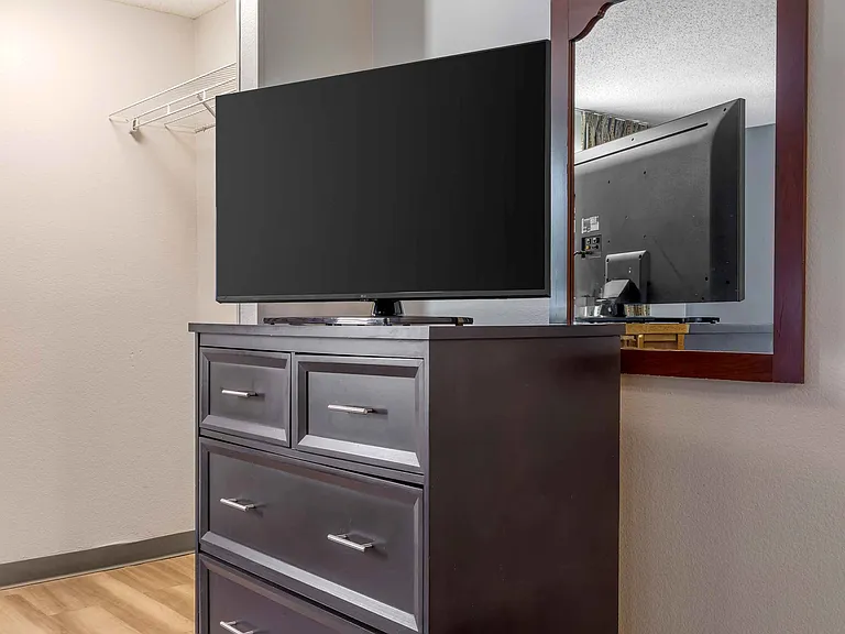 Studio Suite - 1 Queen Bed