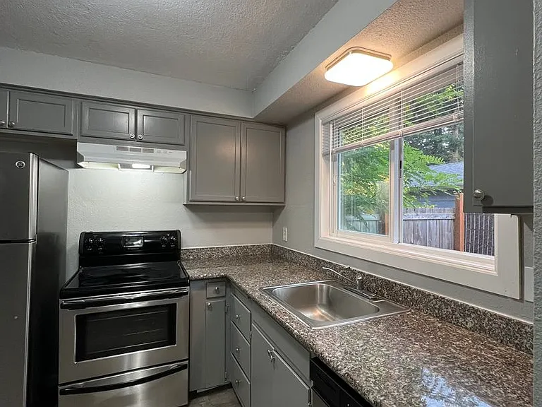 Briar Rose Apartments — Photo 44
