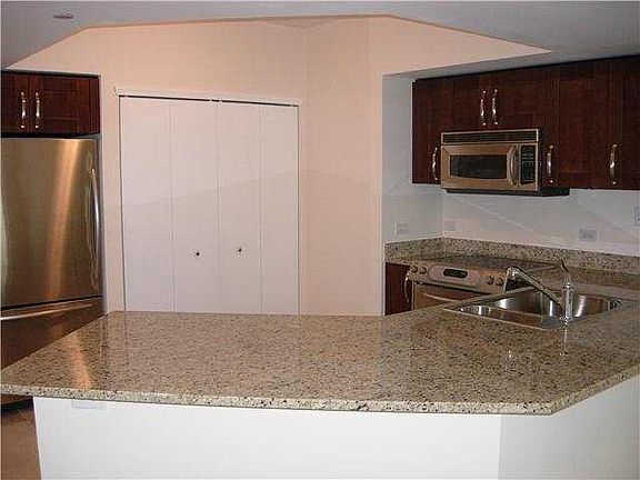 4th image of 19900 E Country Club Dr APT 918