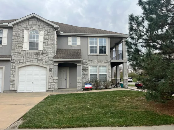 15963 S Crestview Dr, Olathe, KS 66062