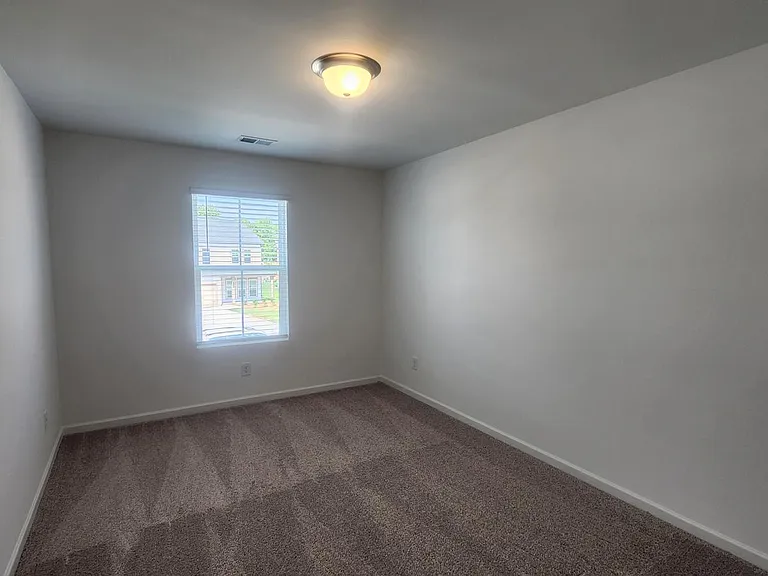2189 Boxwood Cir SE — Photo 4