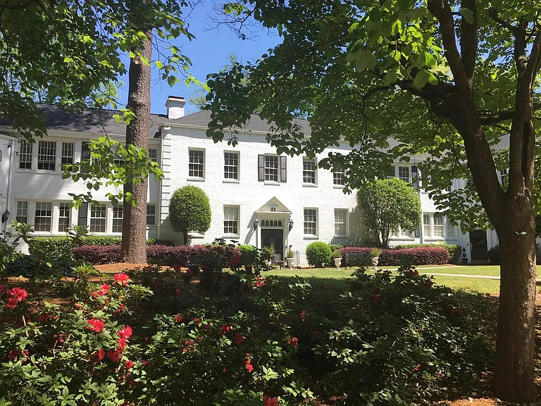 21 Peachtree Memorial Dr NW #10 — Photo 3