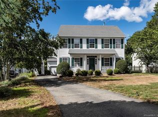 129 Lexington Way N, Milford, CT 06461