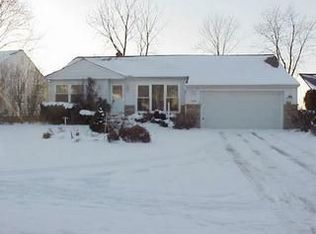 1076 Clearview Rd, Lyndhurst, OH 44124