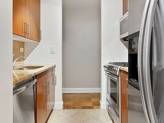 5th image of 330 E 39th St APT 10M
