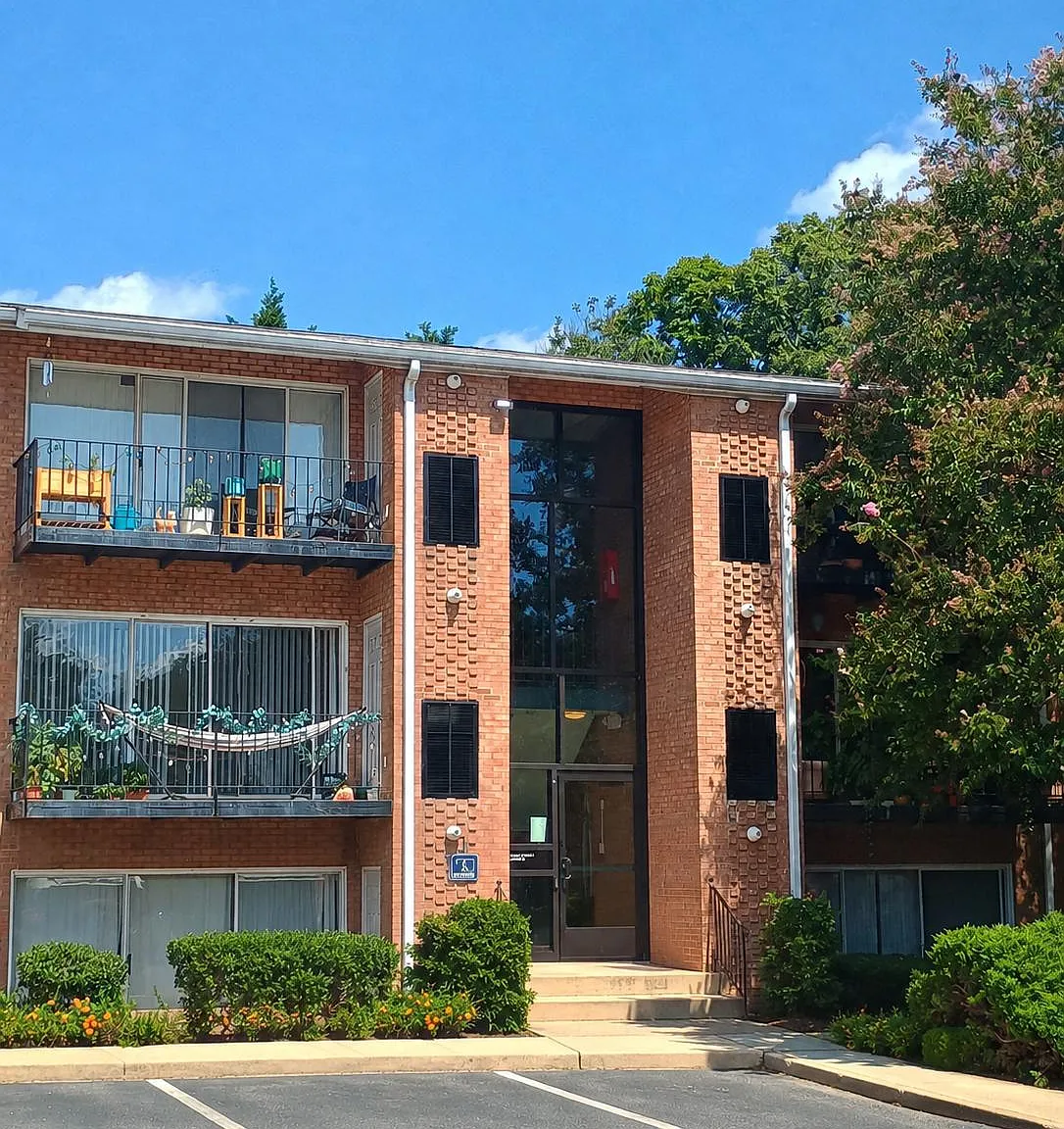 Westwood Commons — Photo 1