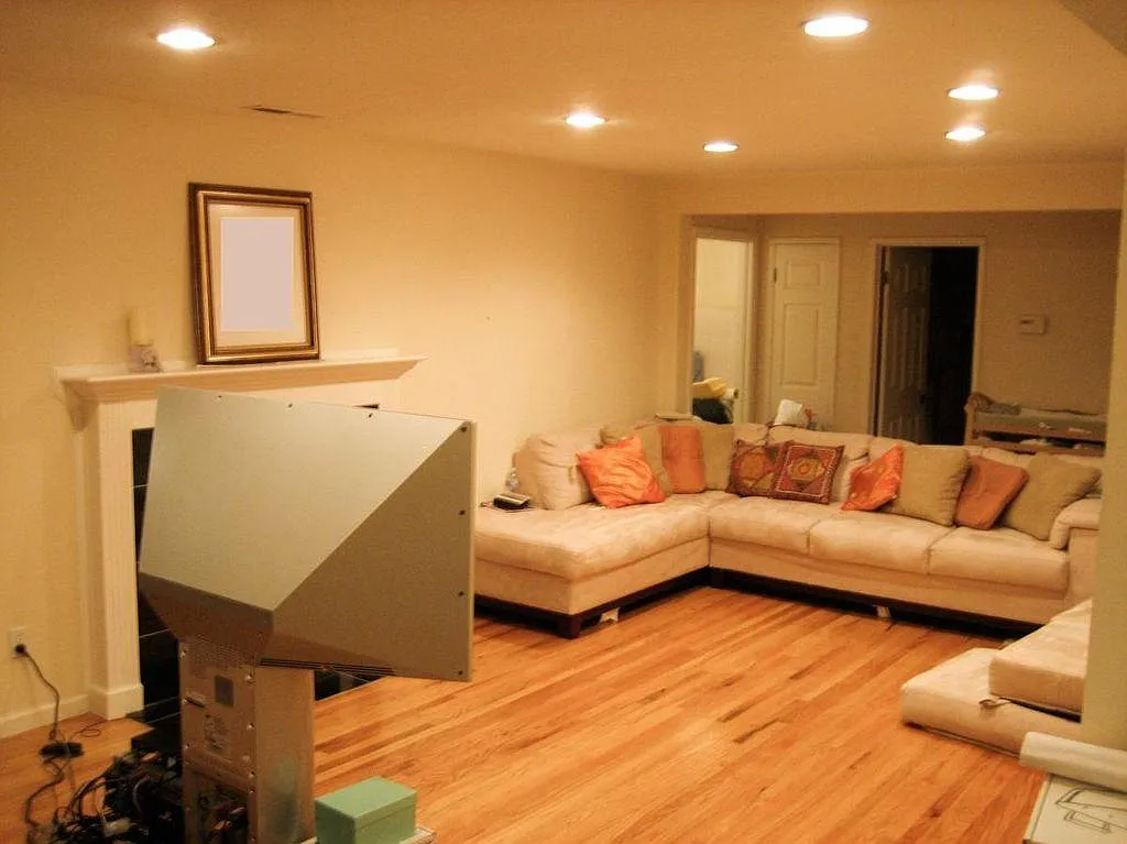 1070 Lois Ave — Photo 2