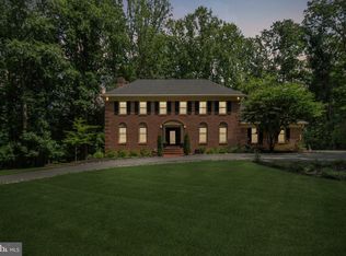 5504 W Ridge View Dr, Fairfax, VA 22030