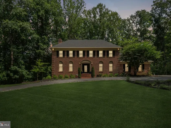 5504 W Ridge View Dr, Fairfax, VA 22030