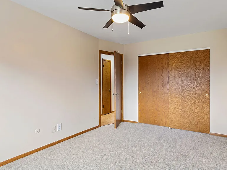 Imperial Heights Apartments — Photo 33