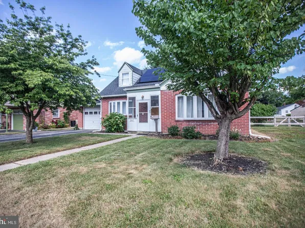207 N Linden St, Robesonia, PA 19551