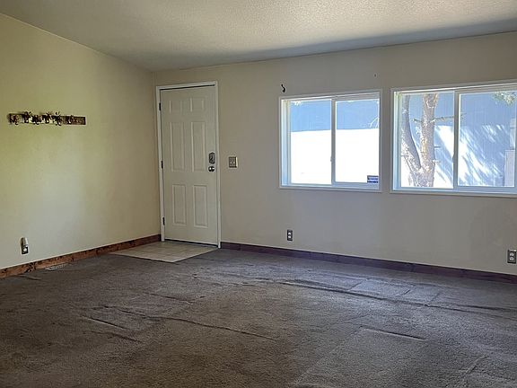 4th image of 1170 SW Marie Dr