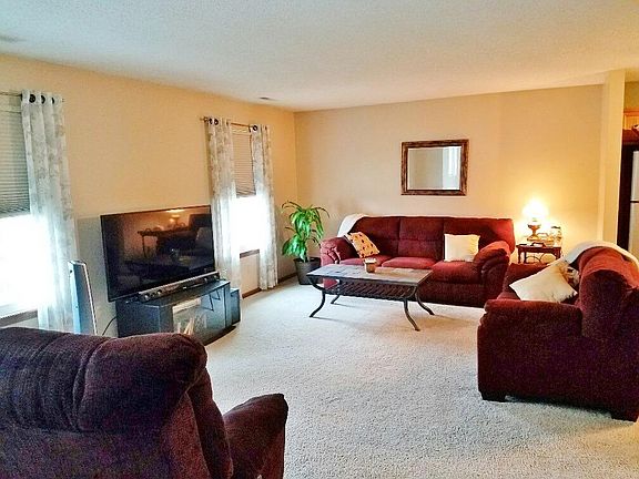 3rd image of 608 Meadow Brook Pl