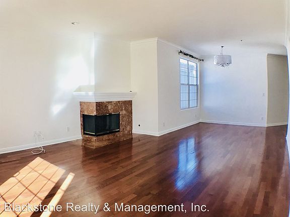 4th image of 930 N Doheny Dr APT 309