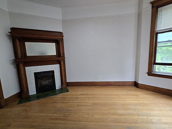 5th image of 3710 N Lakewood Ave #2