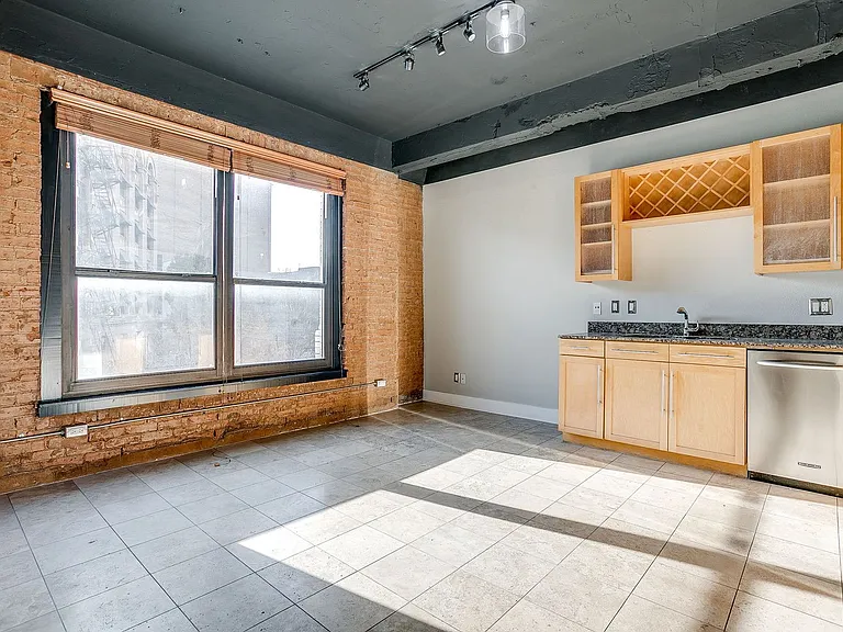 910 Houston St #301 — Photo 17