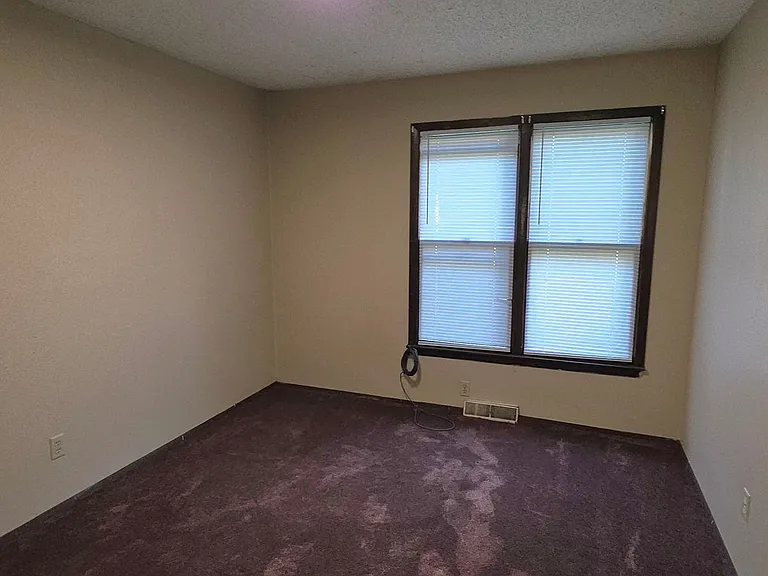 2542 S Regina Ave — Photo 7