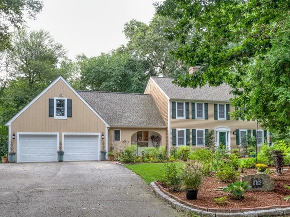 18 Millstone Ln, Weymouth, MA 02190