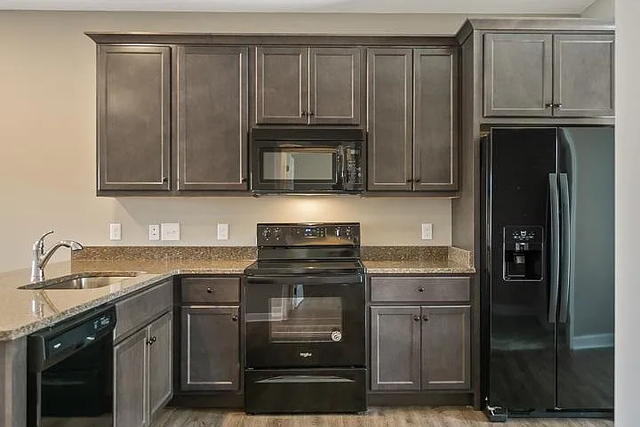 528 Concord Dr — Photo 5