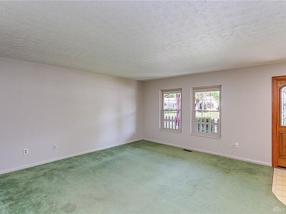 3rd image of 228 Allanhurst Ave