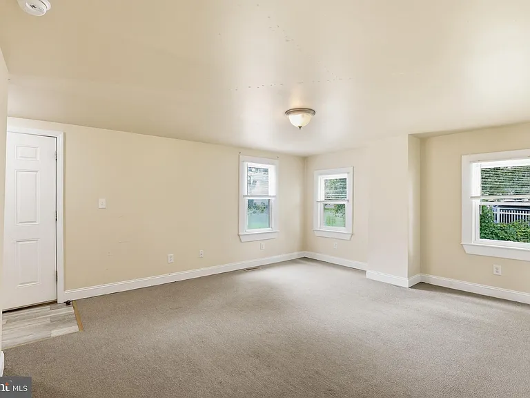 4 Thorn St — Photo 18