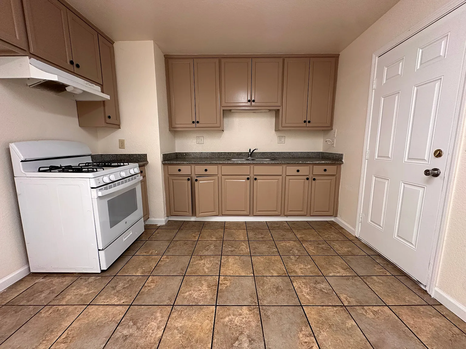 2 bed, 1.0 bath, $1,550 — Photo 3
