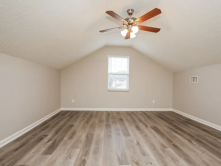 352 Stewart Springs Dr — Photo 10