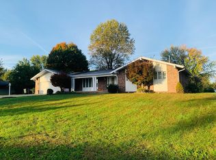 108 Crestview Dr, Loogootee, IN