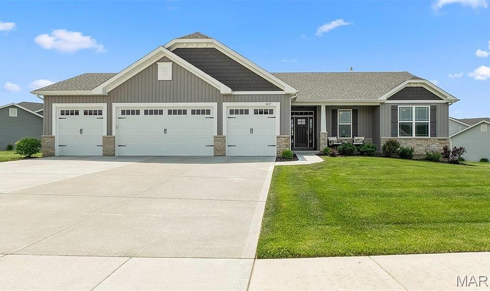 1st image of 1427 Riverdale Manor Dr