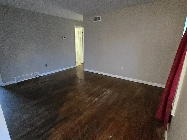 6915 Stahelin Ave — Photo 5