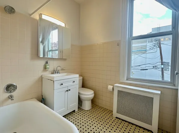 14-28 Astoria Park South image 15 of 29