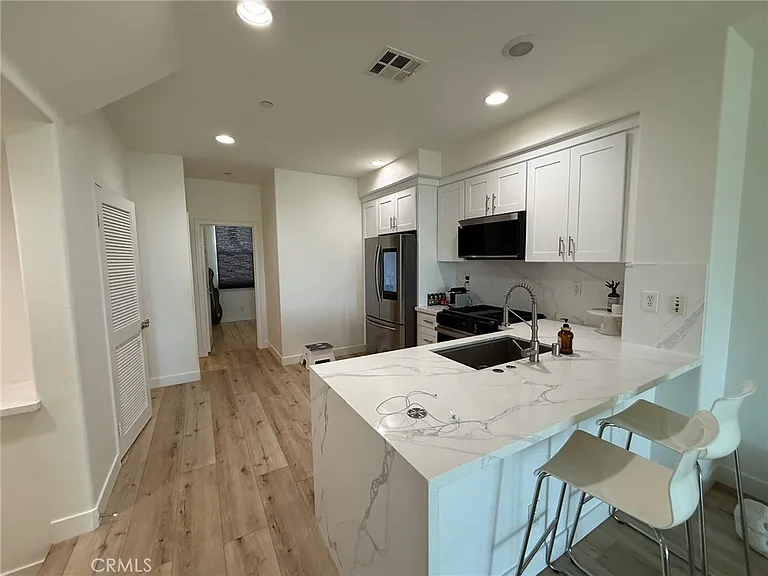1421 Abelia — Photo 8
