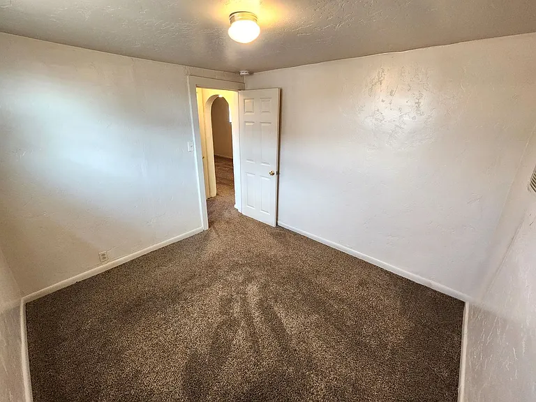 1037 Brownlee Ave — Photo 21