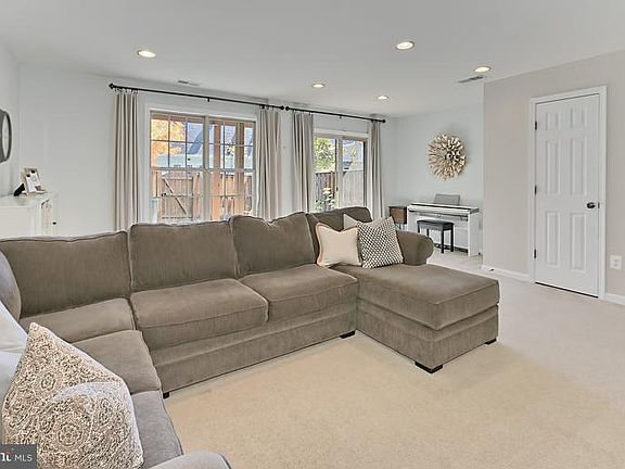 5th image of 42649 Chisholm Dr