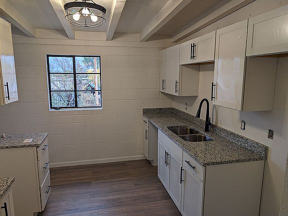 5th image of 1308 Thomas Dr
