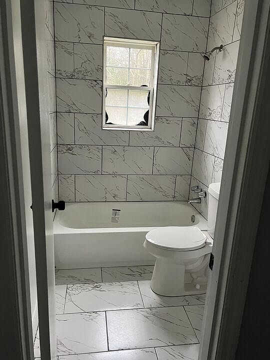 1st image of 1216 Lakeview Dr NW #H