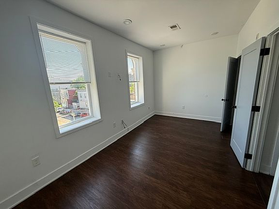 4th image of 3213 W Susquehanna Ave #3