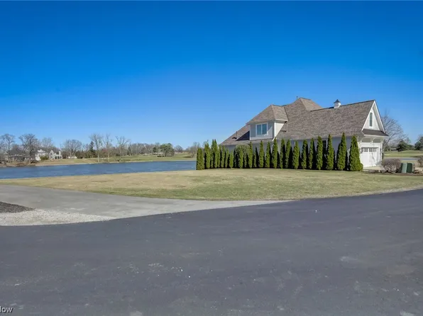 2779 N Sanctuary Dr, Port Clinton, OH 43452
