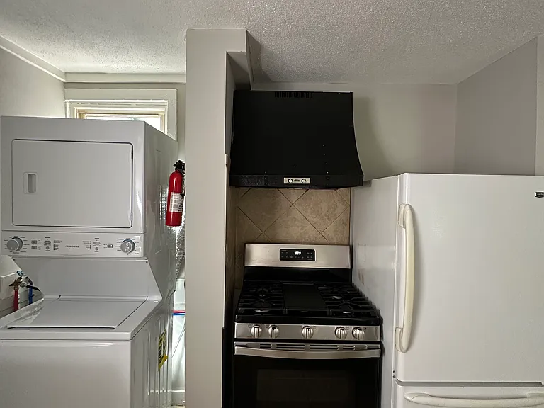 300 W Elm St #1 — Photo 7