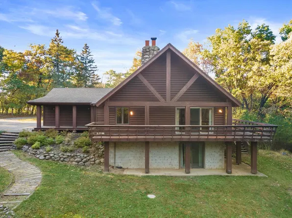 W320S4044 Sadie LANE, Waukesha, WI 53189