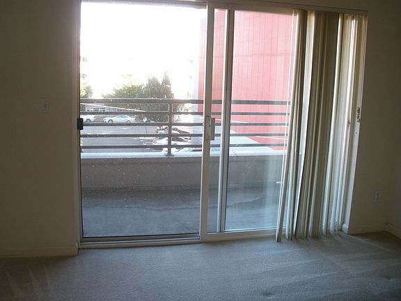 4th image of 528 3rd Ave W #Y25-404
