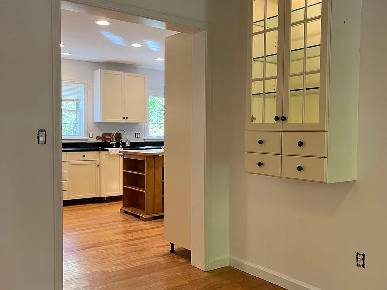 154 Beverly Rd — Photo 32
