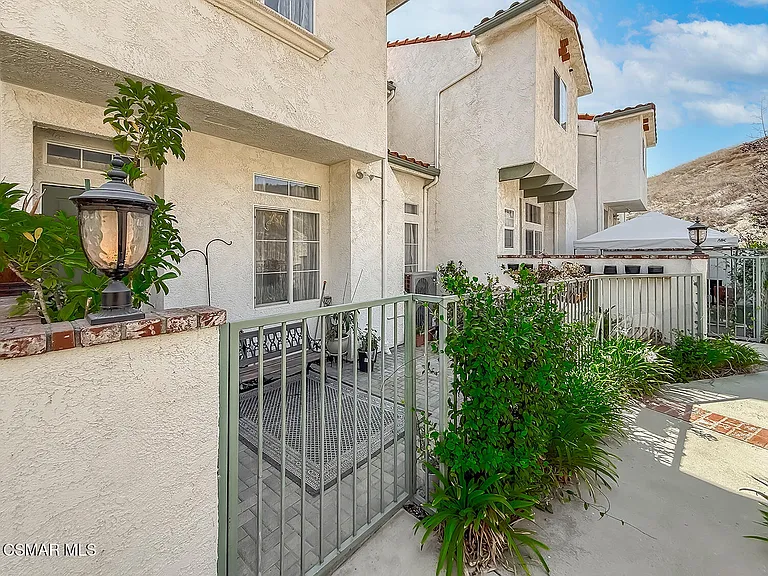 391 Westlake Vista Ln — Photo 1