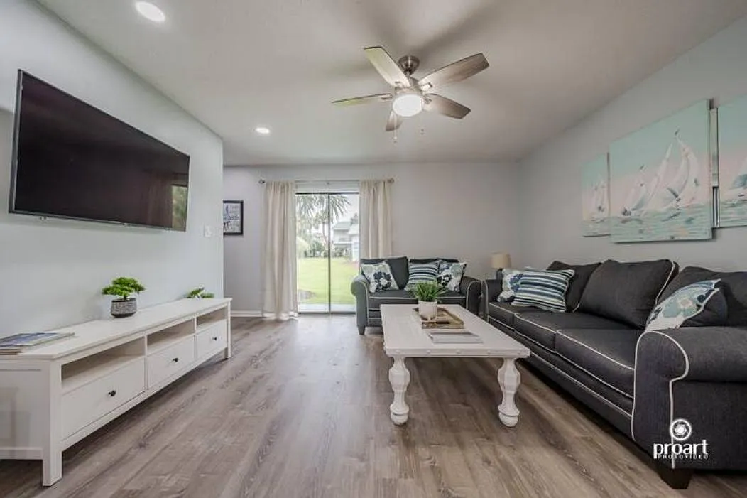 2 bed, 1228 sqft, $2,200 — Photo 1